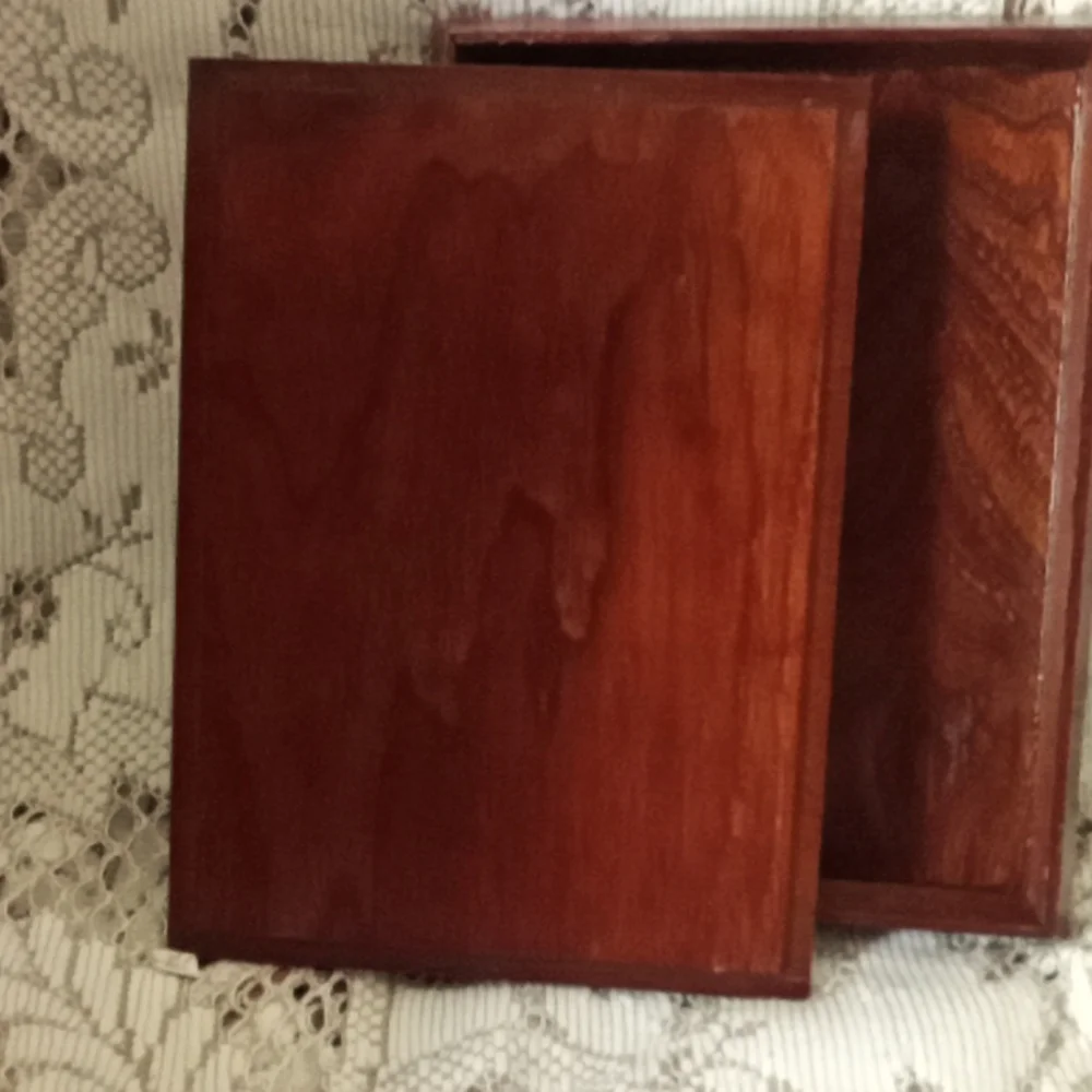 Beautiful oriental wood grain gold leaf box